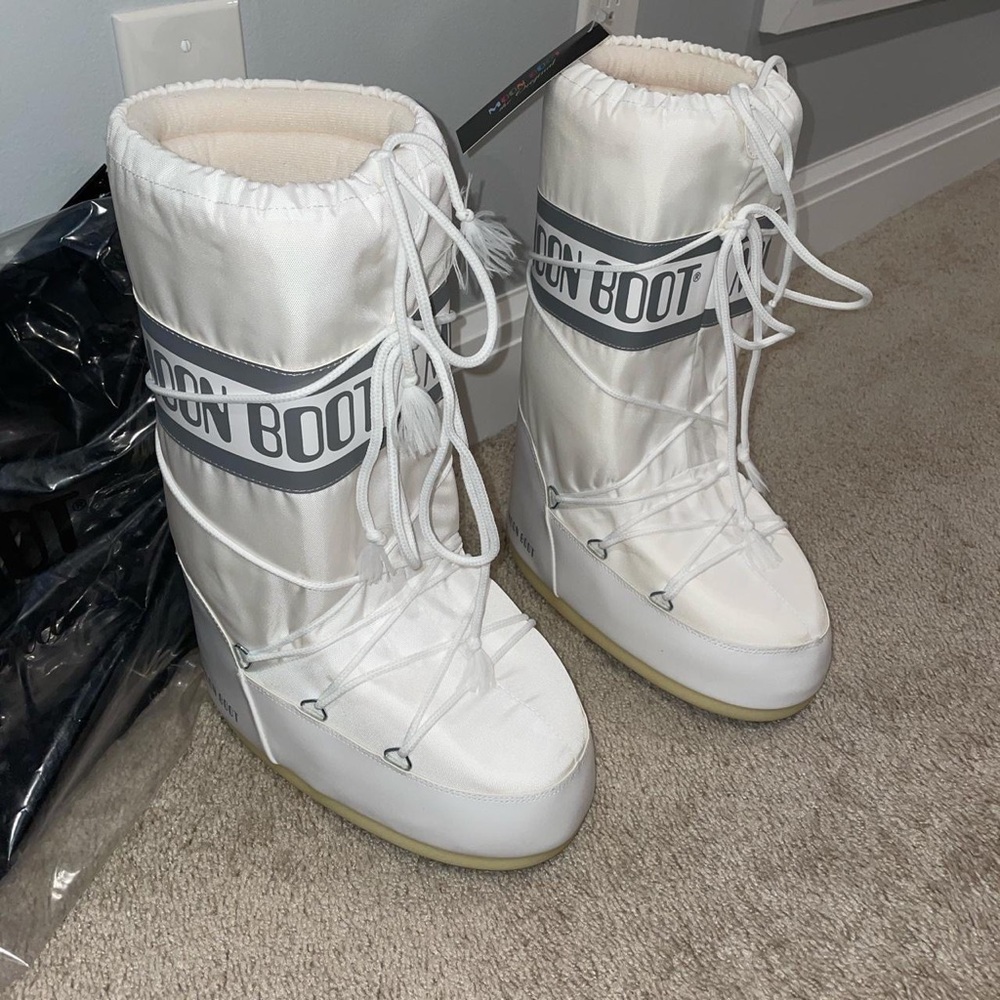 MOON BOOT: ICON WHITE NYLON BOOTS